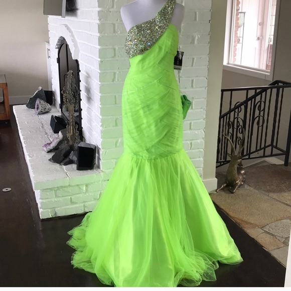 Jovani Dresses & Skirts - JOVANI PROM DRESS